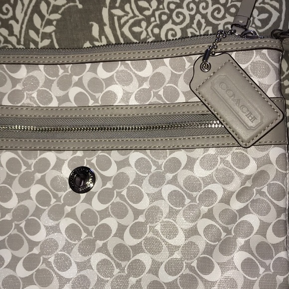 ππΈπ EUC Coach Crossbody Grey and White with Lilac Lining - Picture 5 of 5